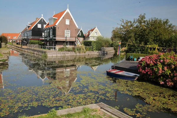 Marken Egy Halászfalu Hagyományos Faházakkal Amszterdam Északi Részén Észak Hollandiában — Stock Fotó