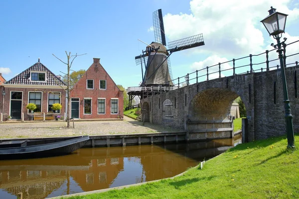 Slotens Historiska Centrum Friesland Nederländerna Med Historiska Hus Kanaler Båtar — Stockfoto