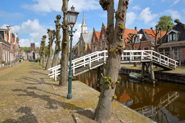 Historyczne Centrum Sloten Friesland Holandia Zabytkowych Domów Kanałów Łodzi Brukowanych — Zdjęcie stockowe
