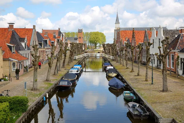 Historyczne Centrum Sloten Friesland Holandia Zabytkowych Domów Kanałów Łodzi Brukowanych — Zdjęcie stockowe