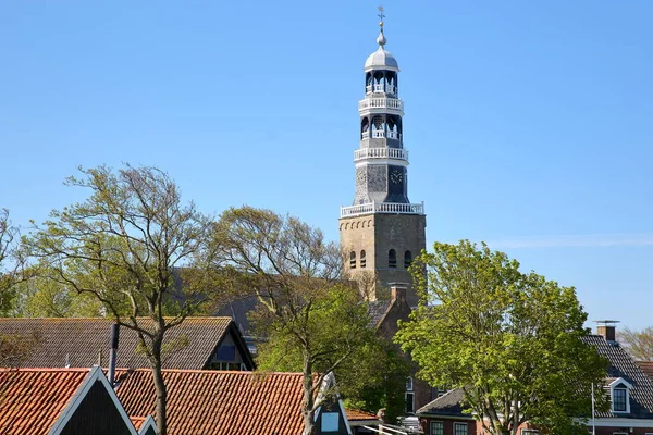 네덜란드 프리슬란트의 역사적 오픈의 시계탑에 가까이 — 스톡 사진
