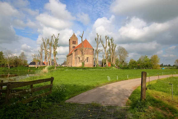 Die Römische Kirche Von Bozum Friesland Niederlande Ein Kleines Dorf — Stockfoto