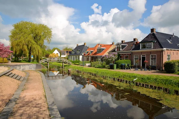 Een Rij Traditionele Huizen Easterwierrum Friesland Nederland Een Klein Dorpje — Stockfoto
