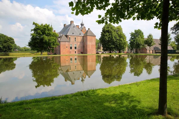 Vaassen Gelderland Netherlands July 2021 Reflections Cannenburch Castle Medieval Castle — 图库照片