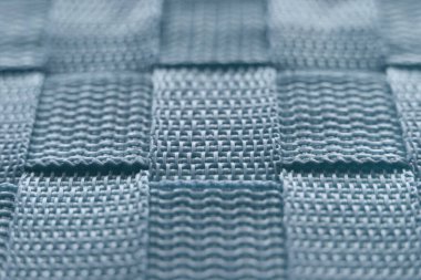 Arka plan olarak mavi kumaş dokusu. Sığ alan derinliğine sahip makro fotoğraf