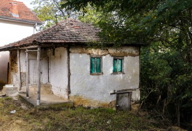 Geçmiş yüzyıllardan kalma Makedon kırsal evi 