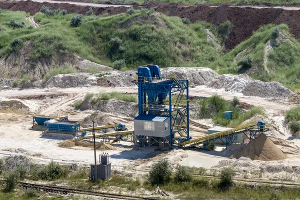 粘土採石場で砂粘土混合物の準備のためのライン ウクライナのザポロジー地方 2015年7月 — ストック写真