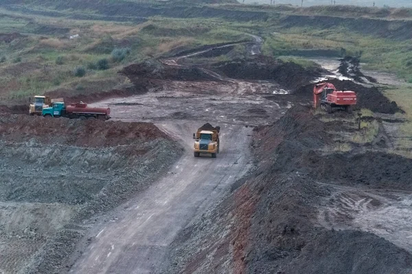 Overburden Stripping Excavator Articulated Haulers Clay Pit Zaporozhye Region Ukraine — Stock Photo, Image