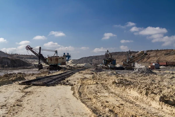 Excavadoras Vía Férrea Temporal Una Cantera Arcilla Región Zaporizhia Ucrania — Foto de Stock