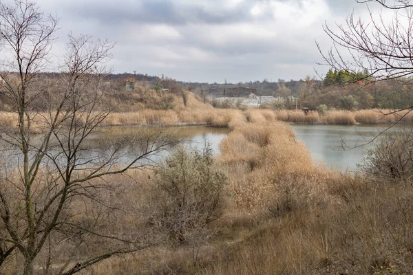 在粘土采石场储存采石场水的池塘 乌克兰Zaporizhia地区 November 2017 — 图库照片