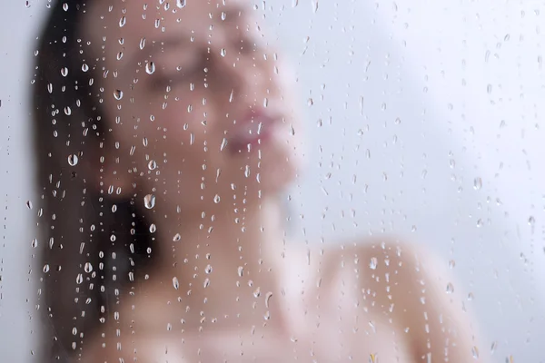 Płacząc ze szkła z kobietą — Zdjęcie stockowe