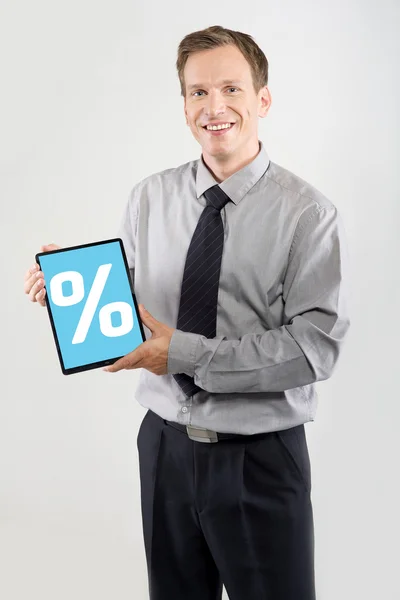 Geschäftsmann zeigt ein Tablet — Stockfoto