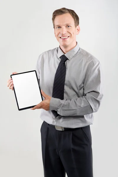 Geschäftsmann zeigt ein Tablet — Stockfoto