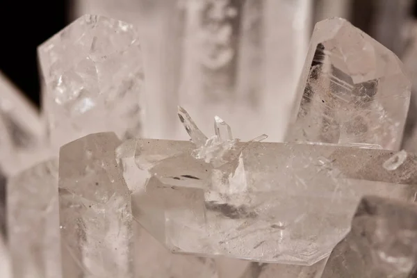 Große Kristalle Aus Natürlichem Transparentem Steinbergkristall Nahaufnahme Transparenter Quarz Kristallen — Stockfoto
