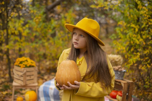 Cute Beautiful Teenage Brunette Girl Orange Hat Dress Coat Holding — Stock Photo, Image