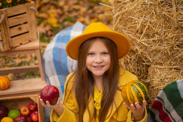 Cute Beautiful Teenage Brunette Girl Orange Hat Dress Coat Next — Stock Photo, Image
