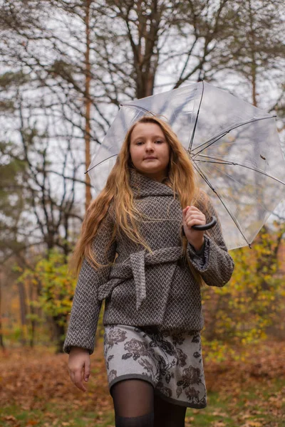 Söt Vacker Tonåring Brunett Flicka Orange Hatt Klänning Och Rock — Stockfoto