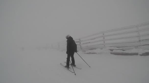 Sciare Stazione Sciistica Vacanze Invernali Weekend Festivi Montagne Innevate Nella — Video Stock