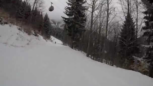 Σκι Χιονοδρομικό Κέντρο Χειμερινές Διακοπές Σαββατοκύριακα Διακοπές Χιονισμένα Βουνά Στην — Αρχείο Βίντεο