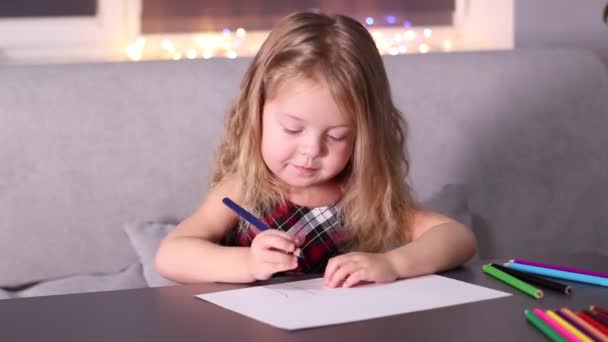 Charming little blonde girl in red checkered dress painting with colorful pencils. childhood, toddler, daughter. FullHD footage — Vídeos de Stock