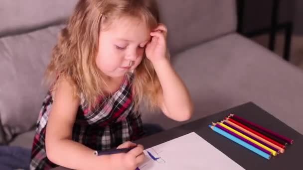 Charming little blonde girl in red checkered dress painting with colorful pencils. childhood, toddler, daughter. FullHD footage — Vídeos de Stock