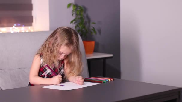 Charming little blonde girl in red checkered dress painting with colorful pencils. childhood, toddler, daughter. FullHD footage — Vídeo de stock