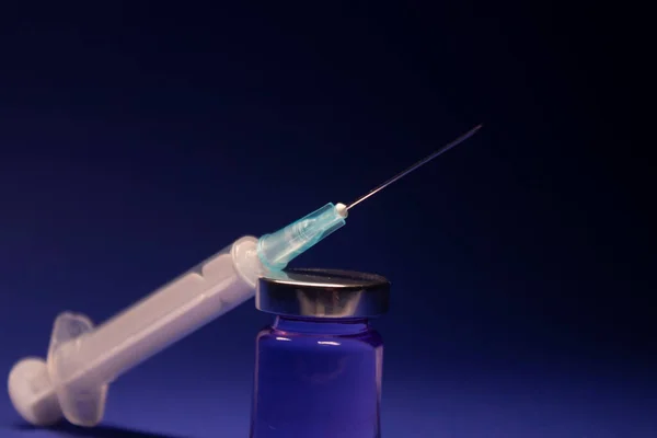 Flacon Vaccin Phial Sans Étiquette Aiguille Injection Seringue Médicale Isolé — Photo