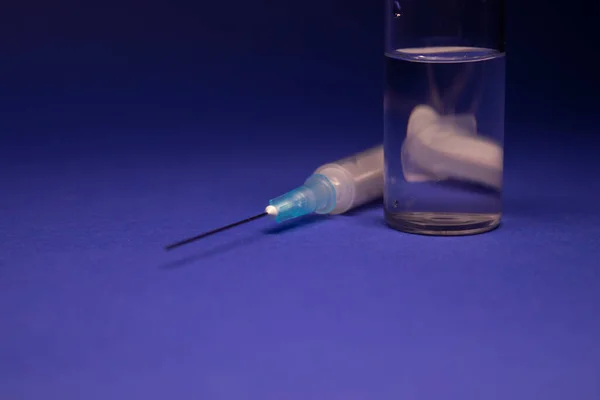 Flacon Vaccin Phial Sans Étiquette Aiguille Injection Seringue Médicale Isolé — Photo