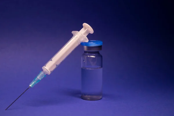 Flacon Vaccin Phial Sans Étiquette Aiguille Injection Seringue Médicale Isolé — Photo