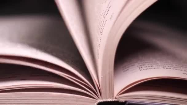 Makró Forgatás Oldalak Könyv Levelező Könyvoldalak Közelsége Tanulás Oktatás Koncepciója — Stock videók