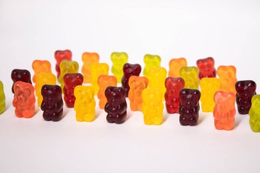 Beyaz arka planda izole edilmiş renkli parlak ayıcıklı ordu rütbeleri.