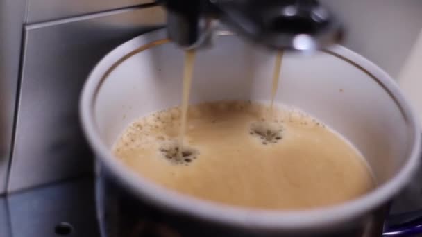 커피를 머신을 클로즈업하는 — 비디오