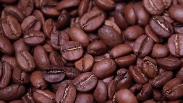 Deslizando Através Grãos Café Torrados Pilha Sementes Café Perfumadas Câmera — Vídeo de Stock
