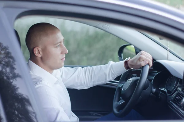 Snygg Skallig Man Kostym Lyxbil Affärsman Bil — Stockfoto