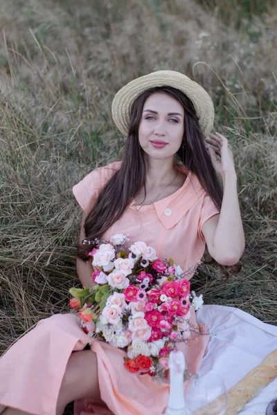 Pretty Brunette Woman Cream Dress Straw Hat Huge Bouquet Flowers — Stock Photo, Image