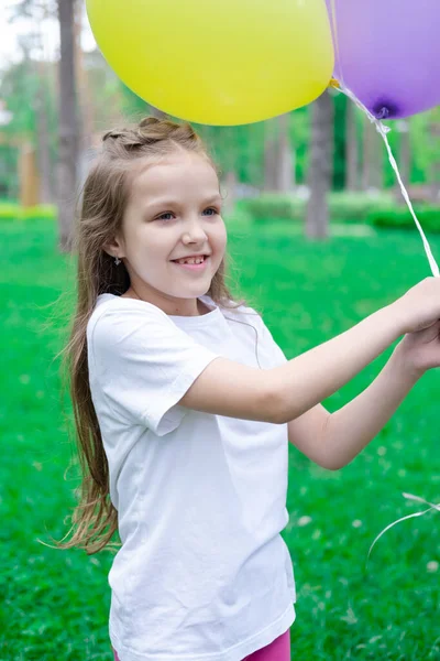 Bastante Niña Preescolar Divertirse Jugando Con Globos Aire Caliente Aire —  Fotos de Stock