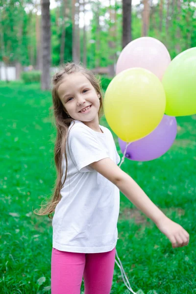 Bastante Niña Preescolar Divertirse Jugando Con Globos Aire Caliente Aire —  Fotos de Stock