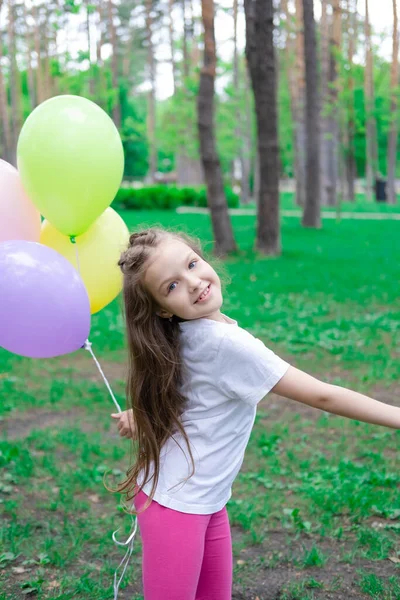 Bastante Niña Preescolar Divertirse Jugando Con Globos Aire Caliente Aire —  Fotos de Stock