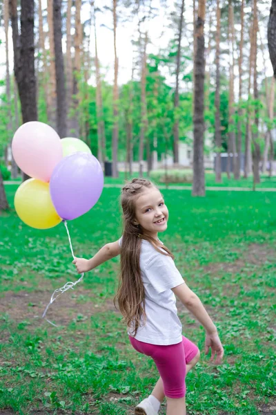 Bastante Niña Preescolar Divertirse Jugando Con Globos Aire Caliente Aire —  Fotos de Stock