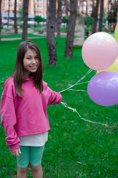 Bastante Adolescente Morena Chica Rosa Celebración Coloridos Globos Aire Caliente —  Fotos de Stock