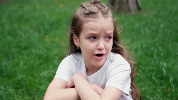 Dolce Bambina Età Prescolare Piangendo Sconvolto Bambino Infelice Rallentatore Extra — Video Stock