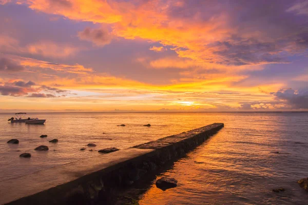 Mauritius gün batımında — Stok fotoğraf