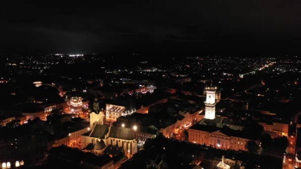 Lotu Ptaka Widać Nocne Miasto Lwów Jest Starym Europejskim Miastem — Wideo stockowe
