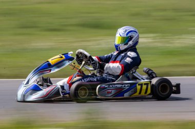 Ryazan, Rusya - 28 Temmuz 2019: Kimliği belirsiz pilot Rotax Max Cup RAF spor karting serisinde Atron pistinde yarışacak