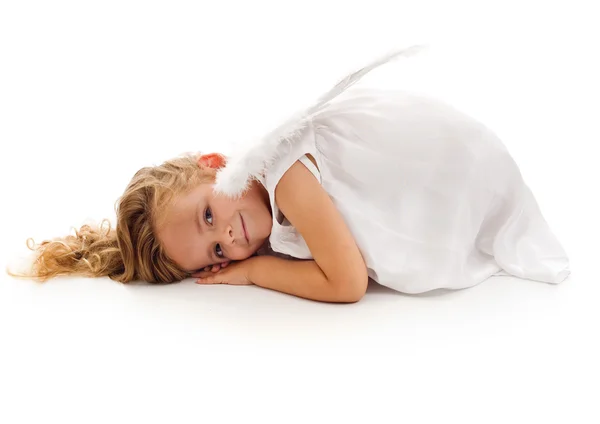 Melek kanatları ve beyaz elbise ile küçük kız — Stok fotoğraf