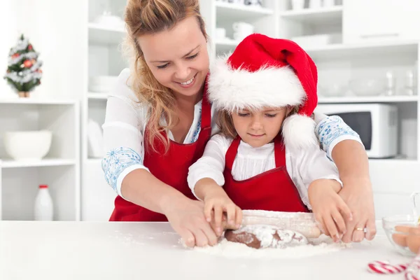 La forma en que hacemos galletas de Navidad con mamá — Foto de Stock