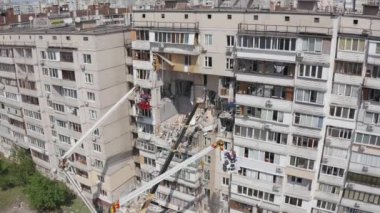 Evde patlamadan sonra operasyon devam ediyor. Huzurlu şehrin trajedisi.