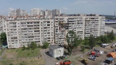 Gaz patlaması sonucu belediye binası yıkıldı. Kurtarma operasyonu. Drone hava görüntüsü.