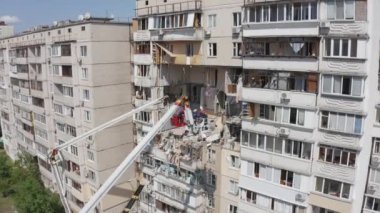 Evdeki gaz patlamasından sonra kurtarma operasyonu sona erdi..