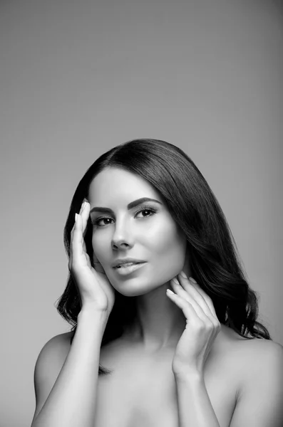 Young woman with naked shoulders, black and white — Stock Fotó